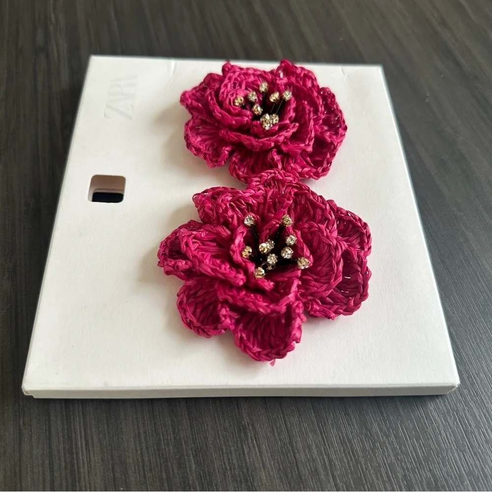 Zara raffia flower
